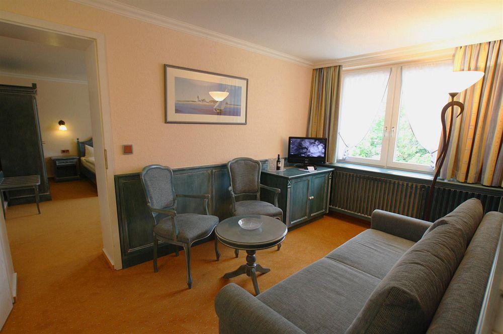 Hotel Duenenschloss Mit Private Spa Zinnowitz Exterior photo