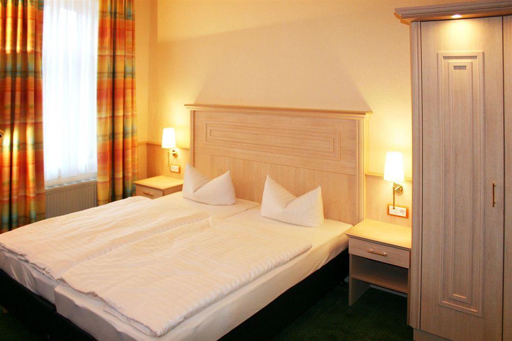 Hotel Duenenschloss Mit Private Spa Zinnowitz Exterior photo