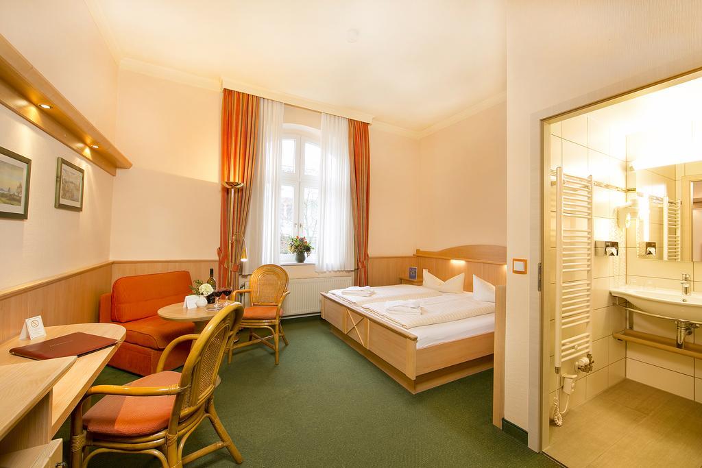 Hotel Duenenschloss Mit Private Spa Zinnowitz Exterior photo