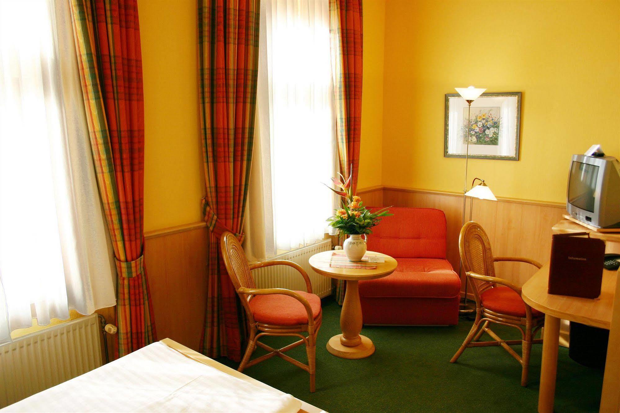 Hotel Duenenschloss Mit Private Spa Zinnowitz Exterior photo