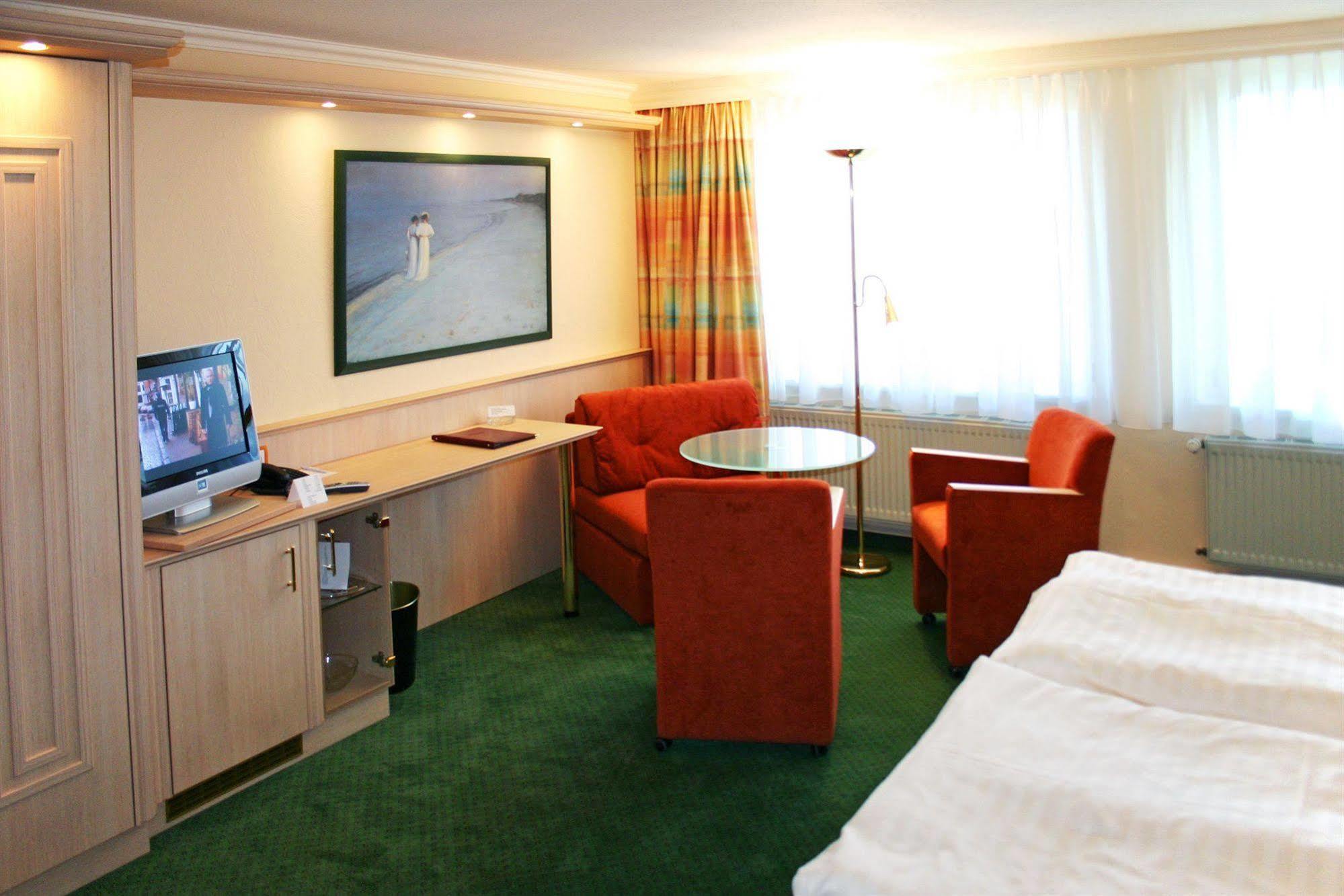 Hotel Duenenschloss Mit Private Spa Zinnowitz Exterior photo